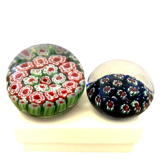 2 Murano Millefiori Paperweights Red/ Blue & Red/Green Floral Glass Vintage - Picture 4 of 8